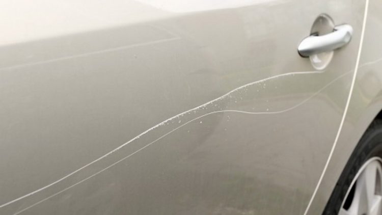 Как самому осуществить ремонт царапин на авто?