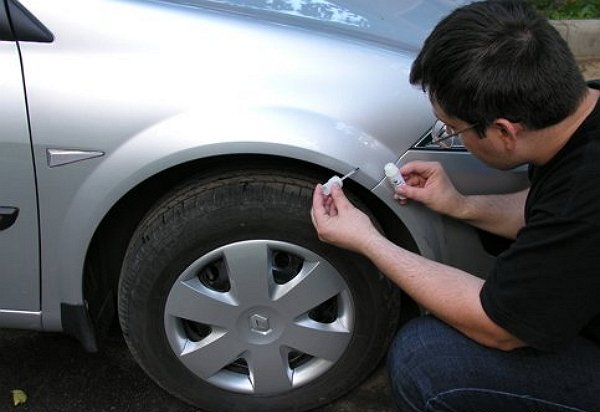 Как самому осуществить ремонт царапин на авто?