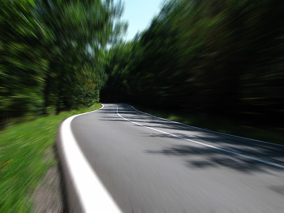 Максимальную скорость на некоторых автотрассах увеличат до 130 километров в час