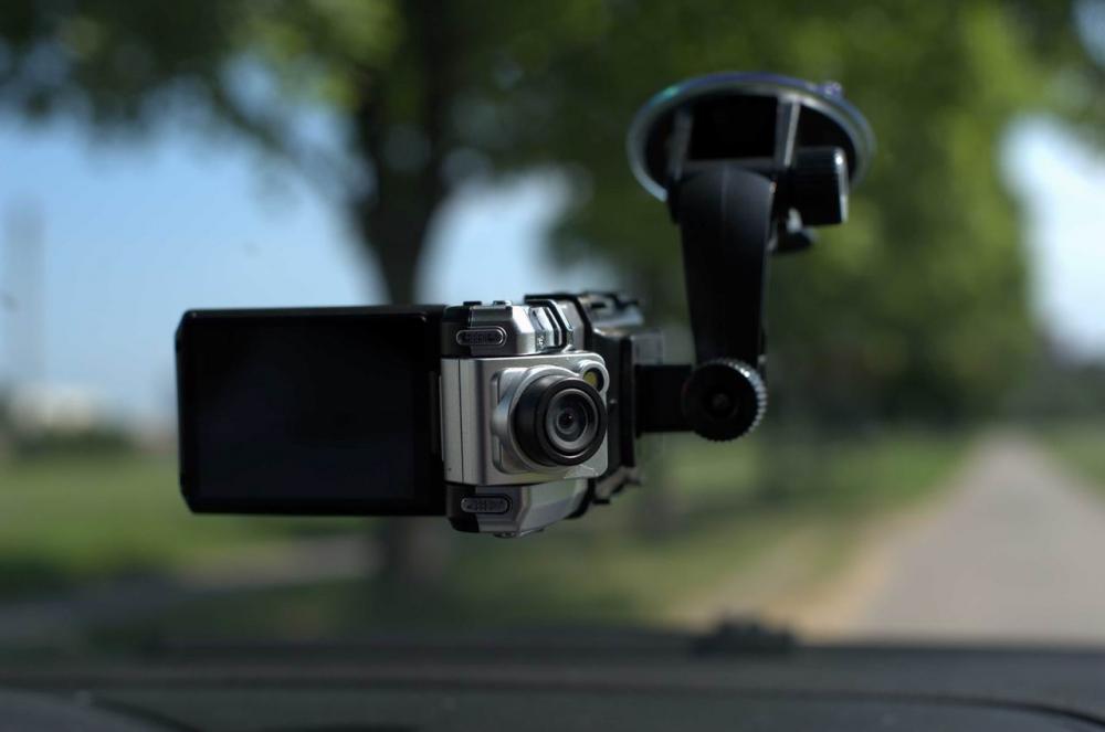 Нужен ли автомобильный видеорегистратор?