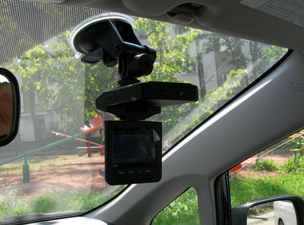 Нужен ли автомобильный видеорегистратор?
