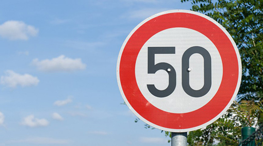 Ограничат ли скорость в городе до 50 км/ч?