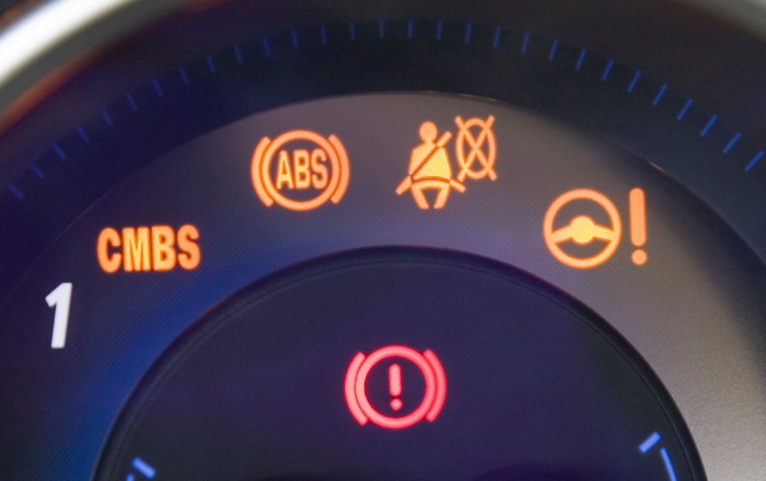 Почему горит лампочка абс на панели приборов: причины, диагностика, что делать водителю