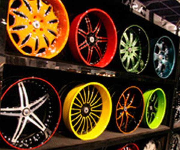 Покраска штампованных и литых колесных дисков своими руками: порошковая, жидкой резиной, в ванне с водой — технология и видео