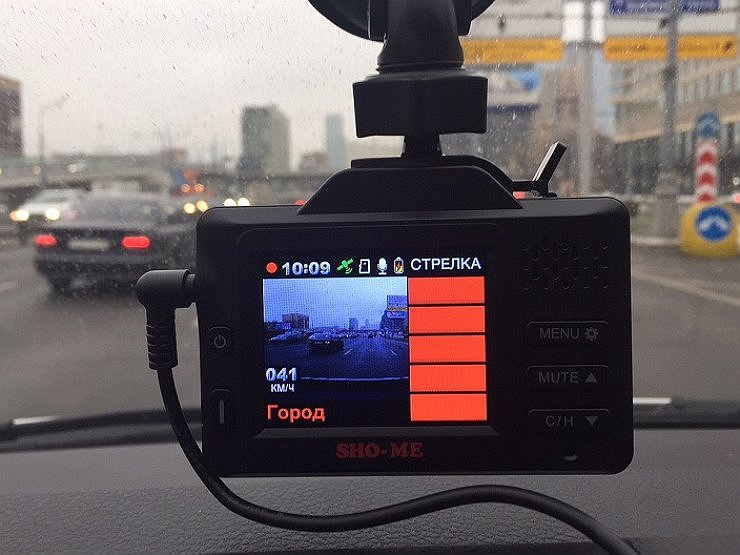 Видеорегистраторы хотят сделать обязательными для российских водителей