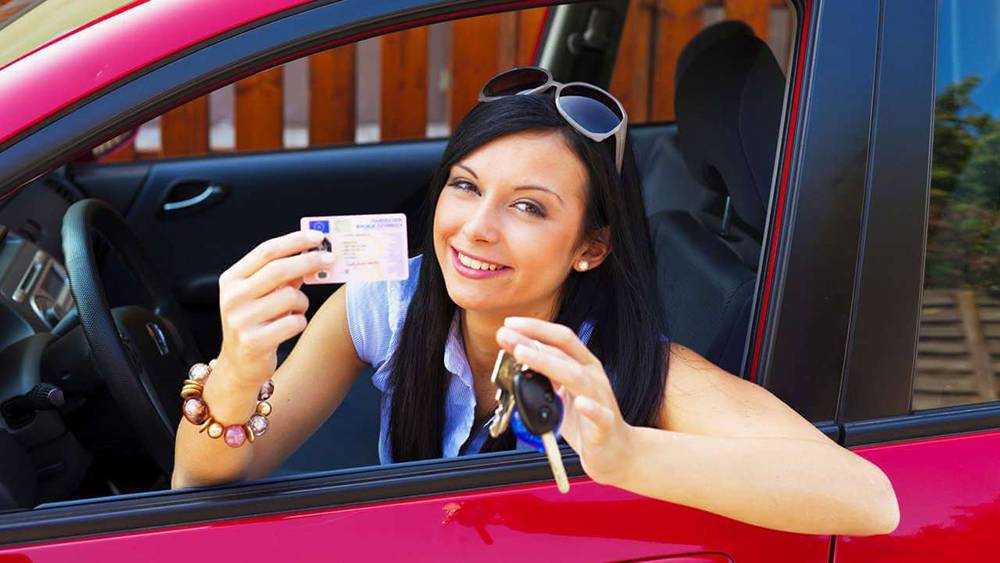 Водителям-гастарбайтерам продлили возможность работать по национальным водительским правам до 1 июня 2015 года
