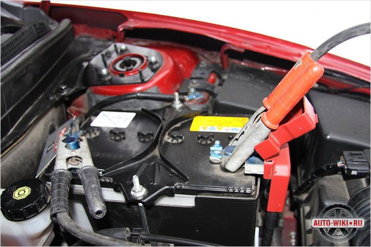 Зарядка аккумулятора  и как правильно прикурить от другого автомобиля